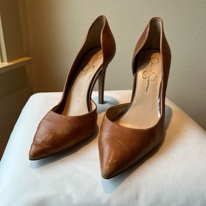 Jessica Simpson tan pumps